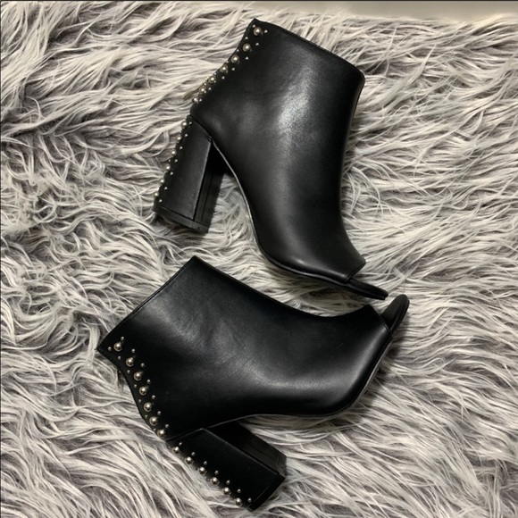 Madden Girl Shoes - NEW Madden Girl Womens ArlaLeather Almond ToeAnkle